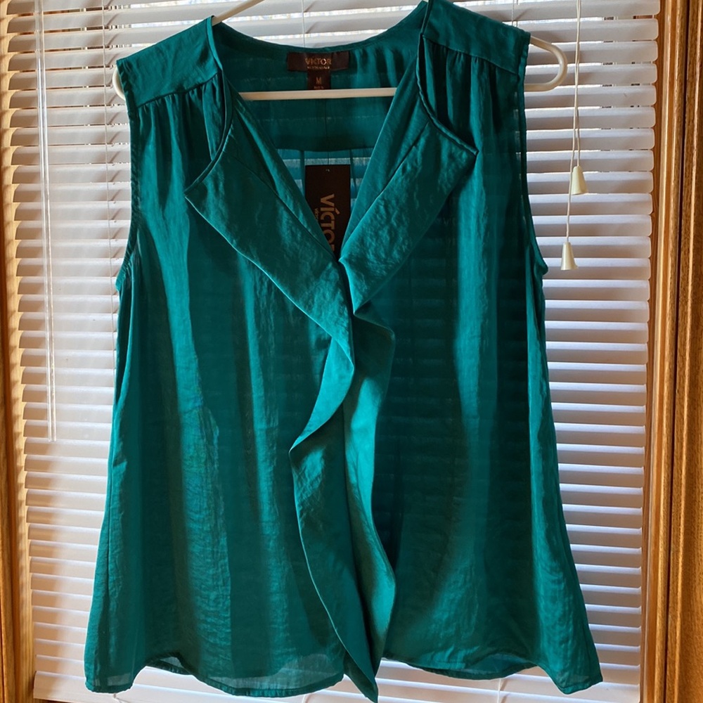 NWT… Women’s Green Sleeveless Top